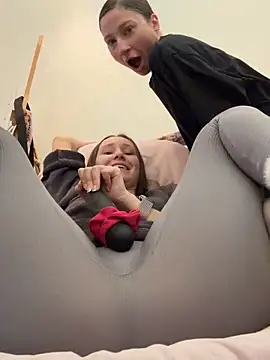 Snapshot of HotCaramellsTV chatting on 28, 10, 2025 HotCaramellsTV online show from 28, 10, 2025