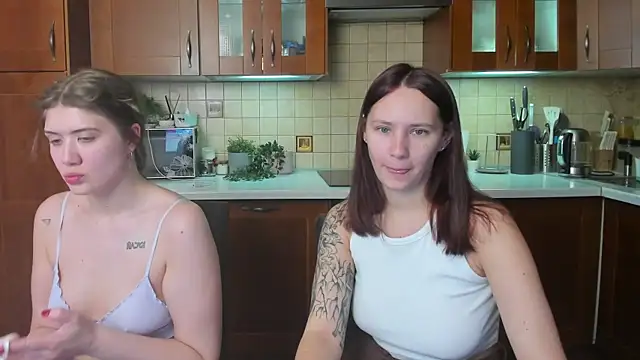 HotCaramellsTV online show from 3, 5, 2026