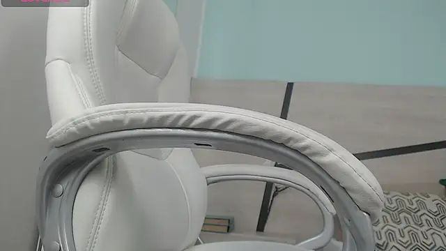 sussy leon online show from 20, 2, 2025