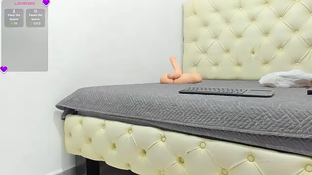 ElisabethMassey online show from 6, 10, 2025