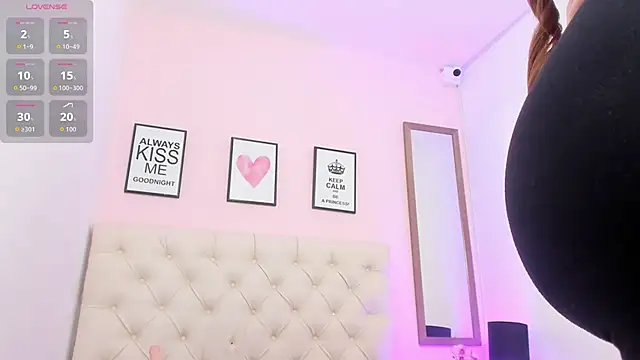 ElisabethMassey online show from 26, 11, 2025