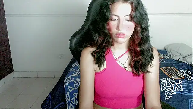 Snapshot of dayanita_hot_ chatting on 6, 2, 2025 dayanita hot online show from 6, 2, 2025