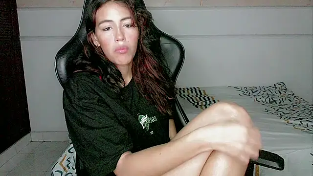 Snapshot of dayanita_hot_ chatting on 14, 2, 2025 dayanita hot online show from 14, 2, 2025