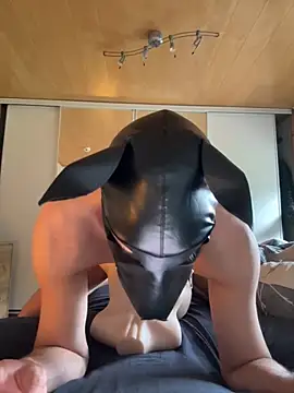 Snapshot of PlayDog123 chatting on 4, 10, 2025 PlayDog123 online show from 4, 10, 2025