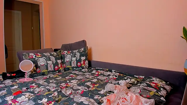 Snapshot of ameli_moon chatting on 25, 10, 2025 ameli moon online show from 25, 10, 2025