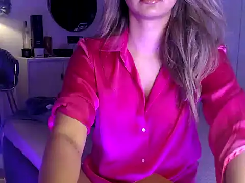 Snapshot of trippy_tina chatting on 21, 6, 2026 trippy tina online show from 21, 6, 2026