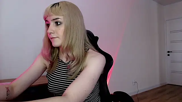 Snapshot of Princess_Shy___ chatting on 4, 3, 2025 Princess Shy online show from 4, 3, 2025