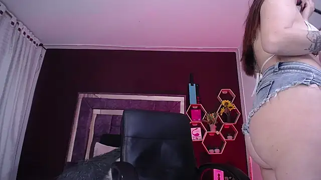 Snapshot of AnabelleGron chatting on 6, 11, 2025 AnabelleGron online show from 6, 11, 2025