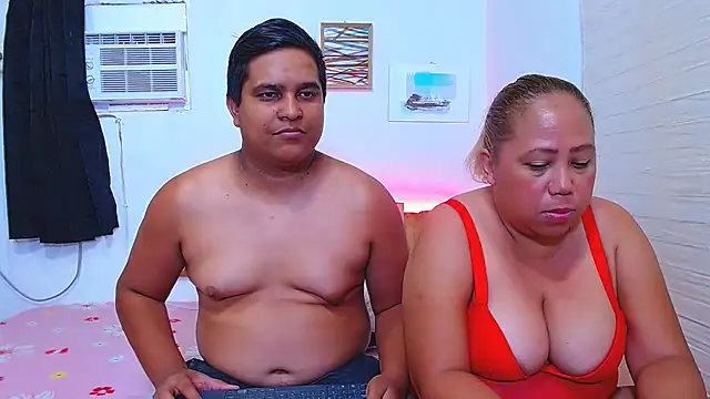 Snapshot of lucasandSofi chatting on 2, 10, 2025 lucasandSofi online show from 2, 10, 2025