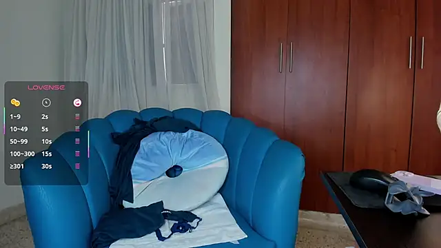 Julie Markk online show from 5, 11, 2025