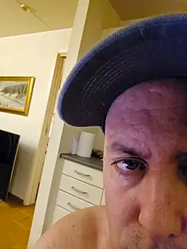 Snapshot of HeteroHotGuy1 chatting on 16, 1, 2025 HeteroHotGuy1 online show from 16, 1, 2025
