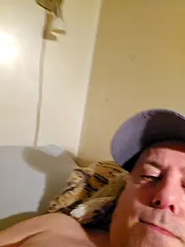 Snapshot of HeteroHotGuy1 chatting on 11, 2, 2025 HeteroHotGuy1 online show from 11, 2, 2025