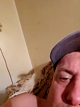 Snapshot of HeteroHotGuy1 chatting on 21, 2, 2025 HeteroHotGuy1 online show from 21, 2, 2025