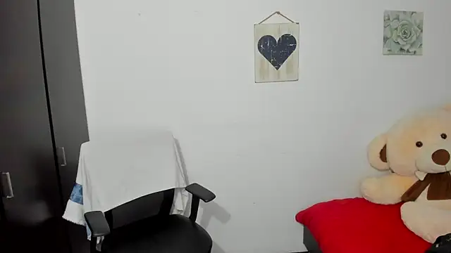 Snapshot of viki_mom chatting on 1, 5, 2026 viki mom online show from 1, 5, 2026