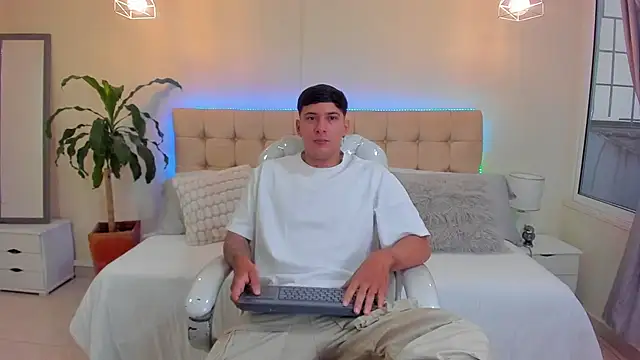 Snapshot of Damian23__ chatting on 15, 1, 2025 Damian23 online show from 15, 1, 2025