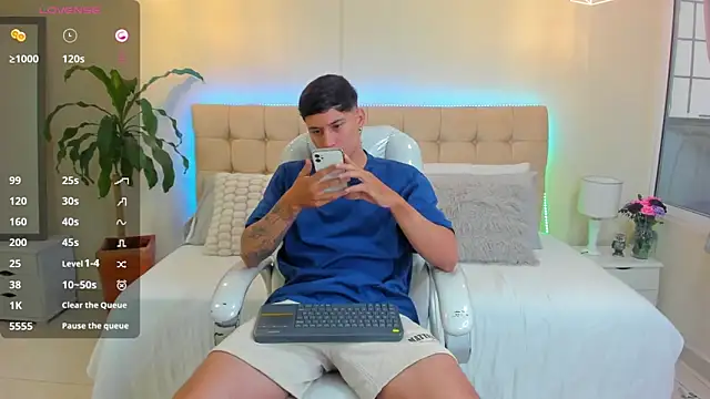 Snapshot of Damian23__ chatting on 17, 1, 2025 Damian23 online show from 17, 1, 2025