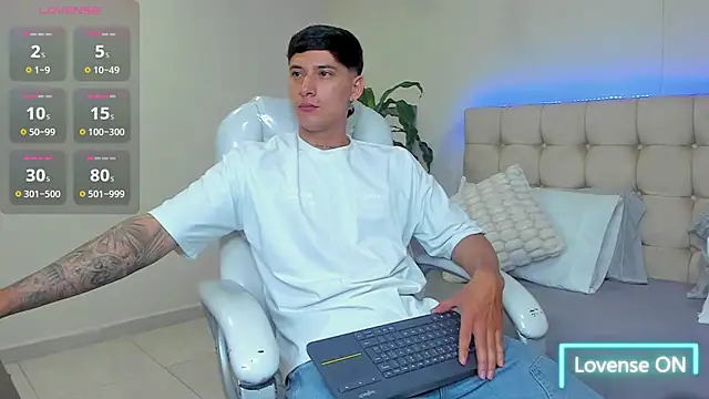 Snapshot of Damian23__ chatting on 2, 2, 2025 Damian23 online show from 2, 2, 2025