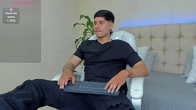 Snapshot of Damian23__ chatting on 4, 2, 2025 Damian23 online show from 4, 2, 2025