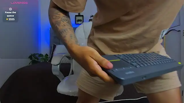 Snapshot of Damian23__ chatting on 11, 2, 2025 Damian23 online show from 11, 2, 2025