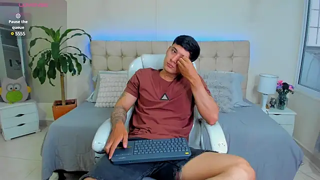 Snapshot of Damian23__ chatting on 13, 2, 2025 Damian23 online show from 13, 2, 2025