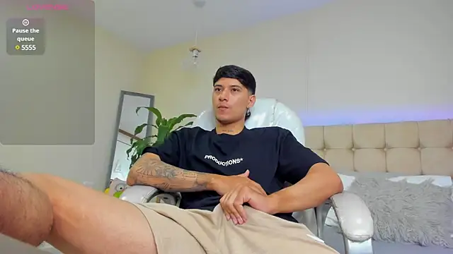 Snapshot of Damian23__ chatting on 28, 2, 2025 Damian23 online show from 28, 2, 2025