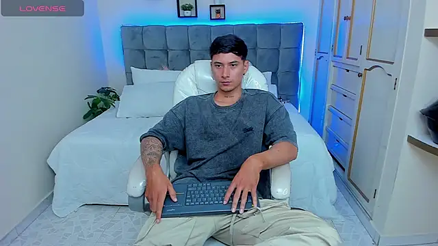 Snapshot of Damian23__ chatting on 7, 3, 2025 Damian23 online show from 7, 3, 2025