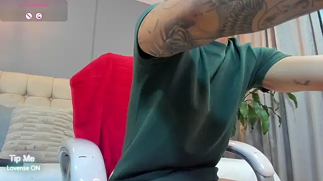 Snapshot of Damian23__ chatting on 14, 10, 2025 Damian23 online show from 14, 10, 2025