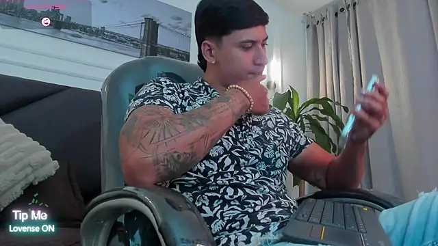 Snapshot of Damian23__ chatting on 11, 11, 2025 Damian23 online show from 11, 11, 2025