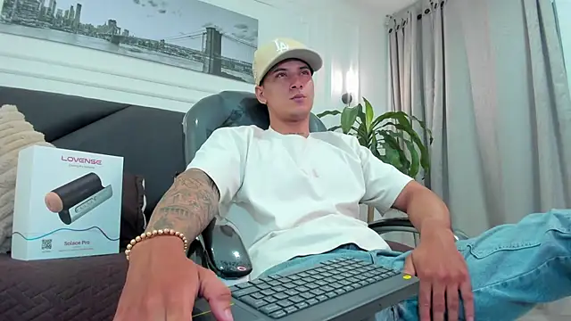 Snapshot of Damian23__ chatting on 12, 11, 2025 Damian23 online show from 12, 11, 2025