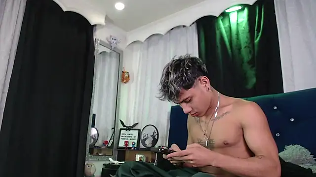Snapshot of Sexys_Boys_Hot1 chatting on 13, 7, 2026 Sexys Boys Hot1 online show from 13, 7, 2026