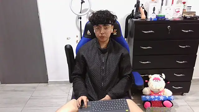 thomascooper7 online show from 10, 3, 2025