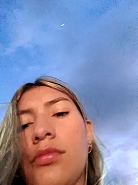 Snapshot of GIRL_DONCELLA chatting on 8, 12, 2024 GIRL DONCELLA online show from 8, 12, 2024