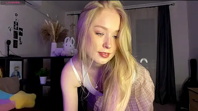 Snapshot of SweetDarcy chatting on 23, 10, 2025 SweetDarcy online show from 23, 10, 2025