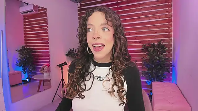 Sapphire Venuss online show from 4, 10, 2025