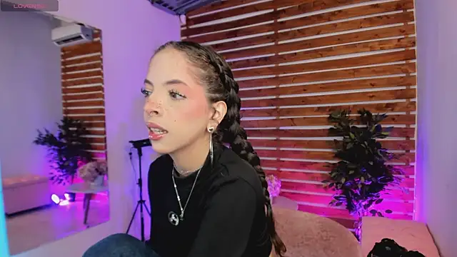 Sapphire Venuss online show from 4, 2, 2026