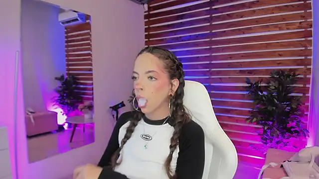 Sapphire Venuss online show from 25, 2, 2026