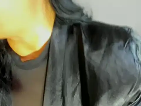 Gia Nahomi online show from 5, 3, 2025