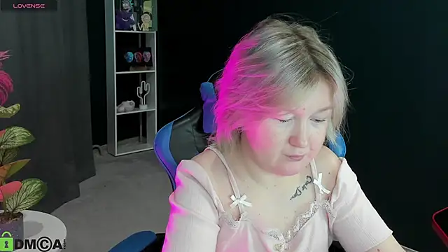 Snapshot of Sara_Robinson chatting on 12, 6, 2026 Sara Robinson online show from 12, 6, 2026