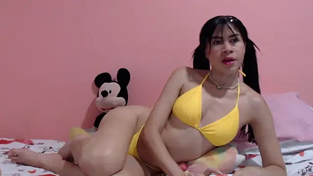 Snapshot of Vicky_Love_ chatting on 8, 11, 2025 Vicky Love online show from 8, 11, 2025