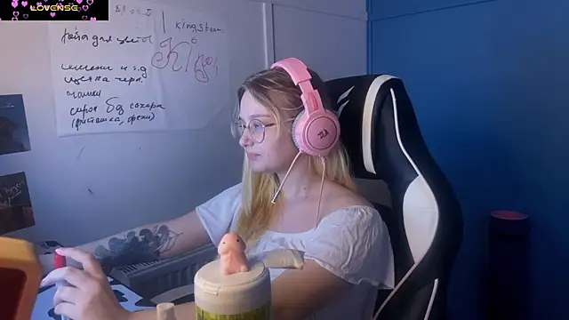 JacyWinslat online show from 6, 3, 2025