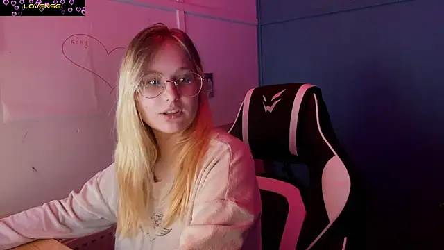 JacyWinslat online show from 8, 3, 2025