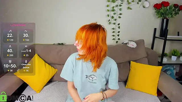 Snapshot of Little_Chips chatting on 12, 11, 2025 Little Chips online show from 12, 11, 2025