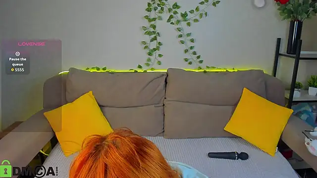 Snapshot of Little_Chips chatting on 13, 11, 2025 Little Chips online show from 13, 11, 2025