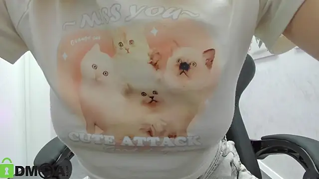 Snapshot of Little_Chips chatting on 20, 11, 2025 Little Chips online show from 20, 11, 2025