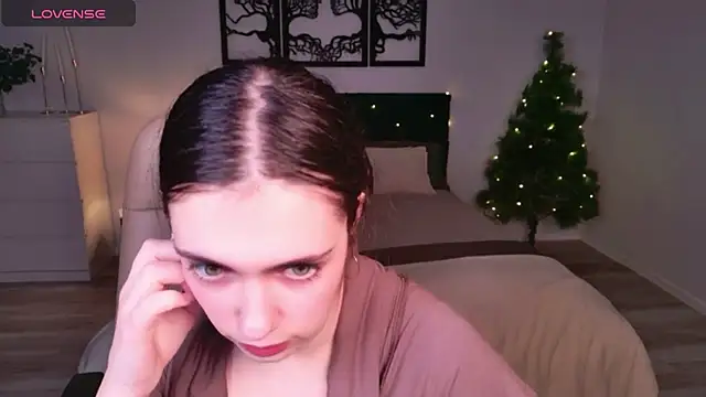 DaniellaLovely online show from 18, 12, 2025