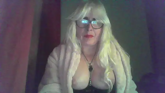 Snapshot of Rousmk1 chatting on 4, 10, 2025 Rousmk1 online show from 4, 10, 2025