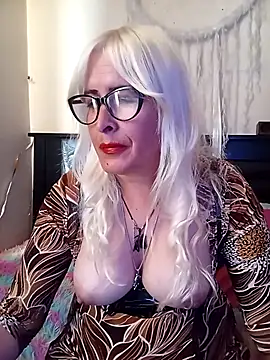 Snapshot of Rousmk1 chatting on 11, 10, 2025 Rousmk1 online show from 11, 10, 2025