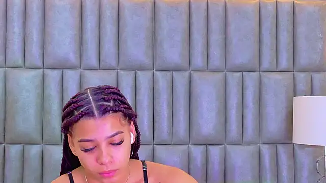 Snapshot of TiaraRosse chatting on 8, 6, 2026 TiaraRosse online show from 8, 6, 2026