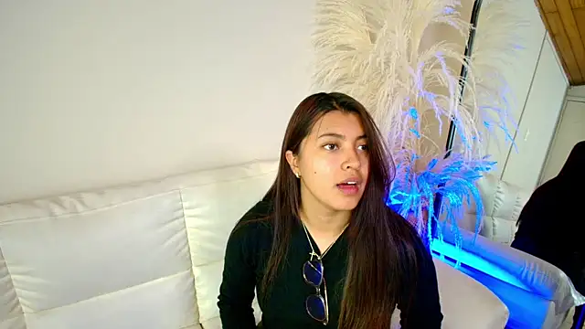 Rebeca Williams  online show from 20, 2, 2025