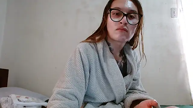 Snapshot of kittenlizz chatting on 4, 3, 2025 kittenlizz online show from 4, 3, 2025